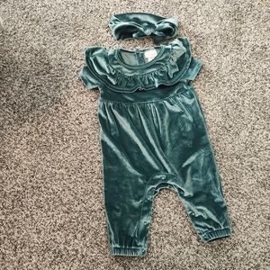 Cat&Jack Baby Girl Green Velour Christmas Outfit with Bow